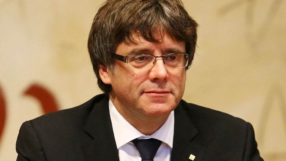 Puigdemont entrega-se à Justiça belga após terceiro mandado europeu de detenção