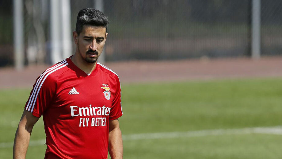 Benfica volta a colocar André Almeida no boletim clínico
