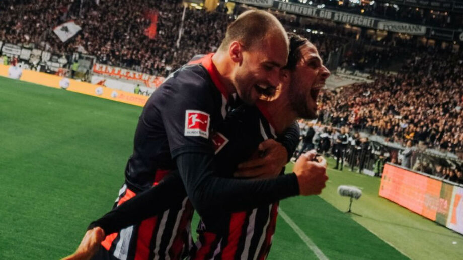 Eintracht Frankfurt volta aos triunfos diante o Leverkusen com golos de Paciência e Bas Dost
