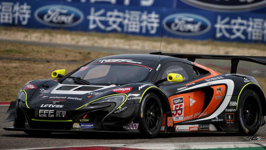 Álvaro Parente vence última corrida do campeonato americano de GT's