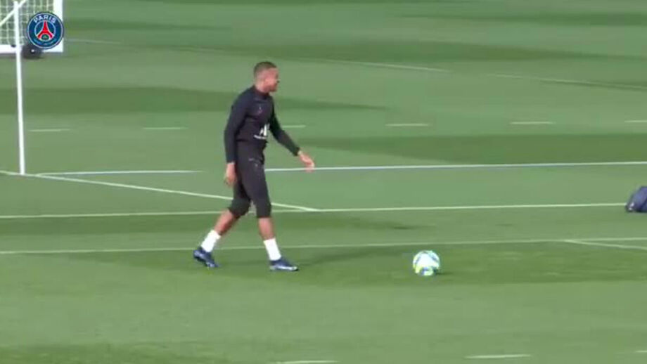 Mbappé voltou animado do triunfo sobre o Nice e quem pagou foram Cavani e Verratti