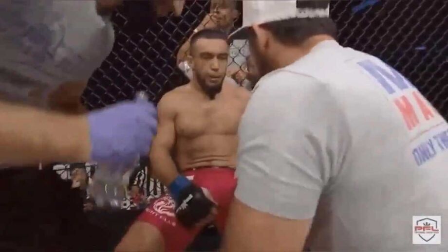 Uma cuspidela para 'arrefecer'? Aconteceu num torneio de MMA