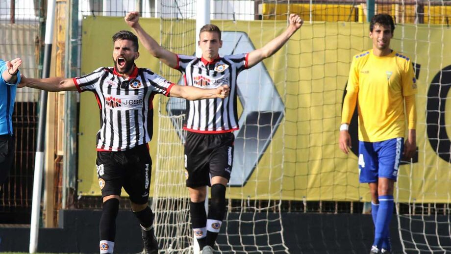 Varzim-Estoril, 1-0: Leonardo Ruiz apura os poveiros