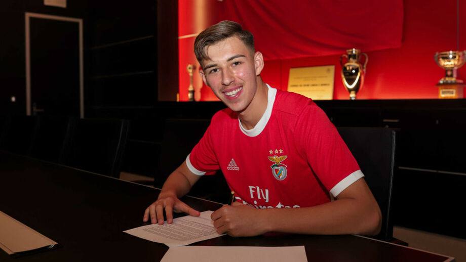 Central suíço assina contrato profissional com o Benfica