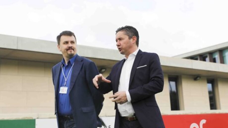 Rússia 'aprende' na Cidade do Futebol