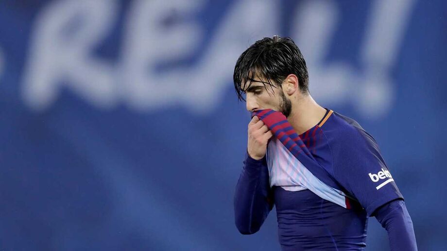 André Gomes admitiu sem reservas que a crítica fervorosa dos adeptos do Barcelona, aquando da passagem pela Catalunha, o fazia ter receio de sair à rua, por vergonha da situação que atravessava