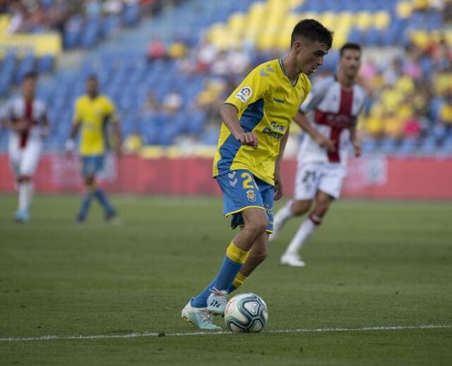 1. Pedro Gonzalez Lopez, avançado de 16 anos, está atualmente no Las Palmas e só volta a Camp Nou no final de Julho de 2020. Contudo, de acordo com a imprensa espanhola Lionel Messi já o identificou como o seu possível sucessor nos blaugrana. Em nove jogos realizados, Pedri já apontou três golos na segunda liga espanhola.