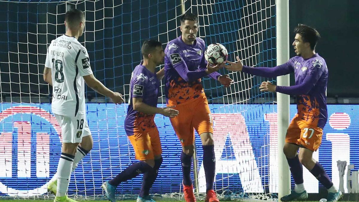A crónica do Famalicão-Moreirense (3-3): cónegos sem piedade em final estrondoso - Record