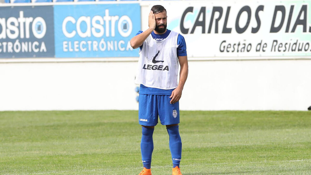 Tiago Mesquita pára de três a quatro semanas - Record