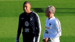 Seleção francesa à espera de Mbappé