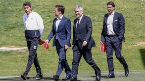 Benfica no mercado de olho em três posições