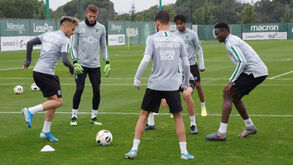 Os 12 jogadores da formação que Silas chamou ao treino do Sporting