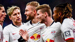 Leipzig goleia e sobe ao segundo lugar da liga alemã ates da receção ao Benfica