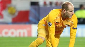 Gulácsi de olho no Benfica: proibido dar espaços