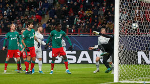Bayer Leverkusen vence Lokomotiv em Moscovo