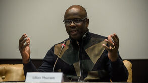 Lilian Thuram diz que futebol é o local mais fácil para combater o racismo