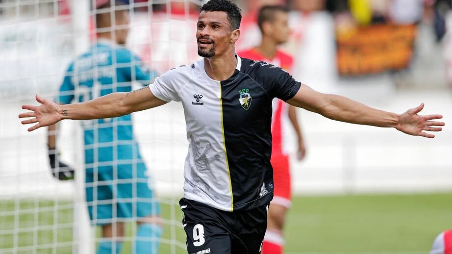 Farense-Mafra, 2-1: Vitória dos algarvios vale salto para a liderança