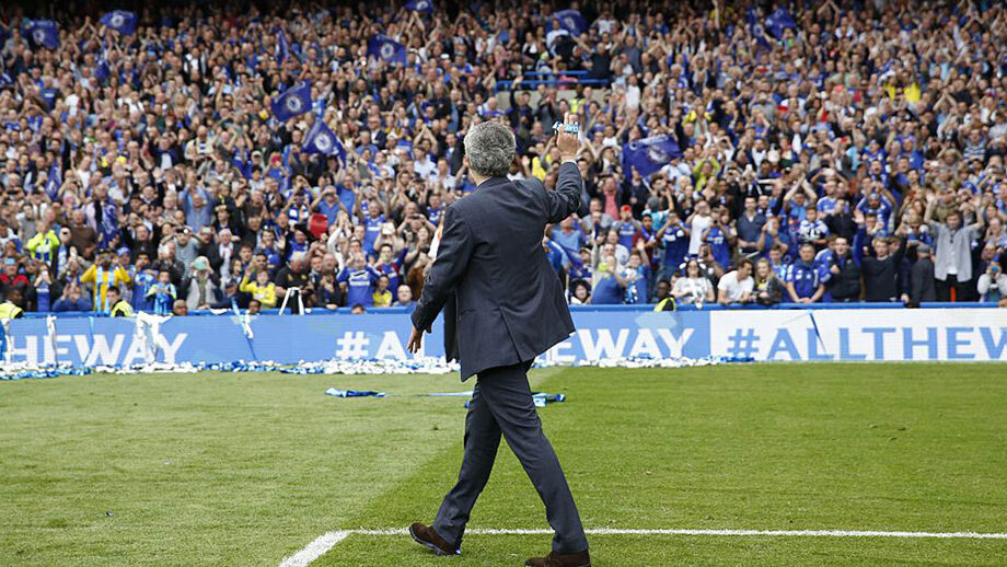 De um batalhão de câmaras à 'garrafa' de Mourinho: assim nasceu a lenda do Special One