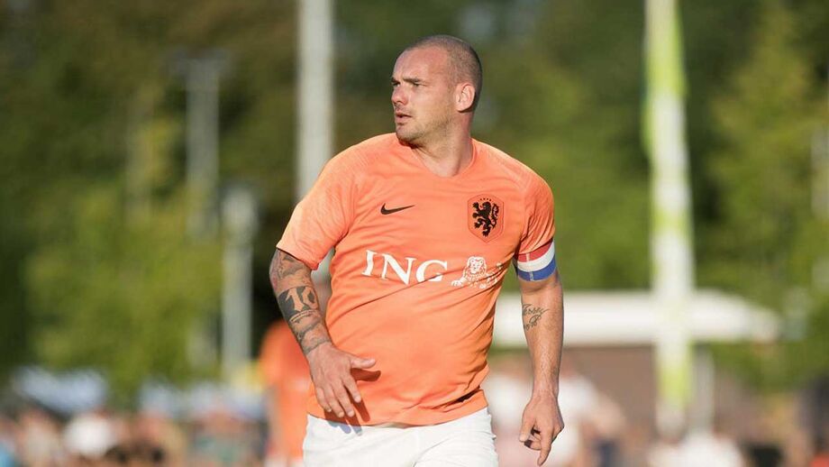 Sneijder: «Se tivesse vivido a 100% o futebol ter-me-ia juntado a Cristiano e Messi»
