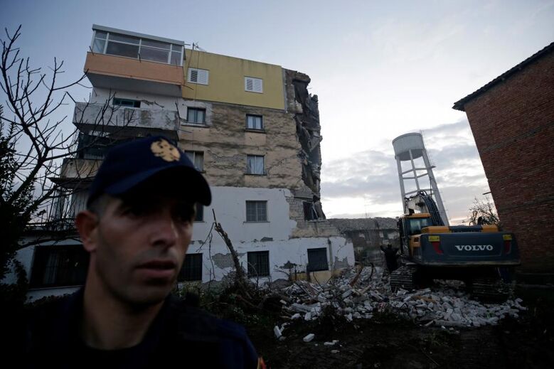 Sismo de magnitude 6,4 atinge Albânia