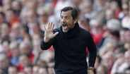 Quique Flores - Depois de uma experiência infeliz ao comando dos ingleses do Watford, o treinador espanhol, de 54 anos, conta com uma Liga Europa e uma Supertaça Europeia, títulos conquistados em 2009/10 e 2010/11, respetivamente, ao serviço do Atlético Madrid. Relembre que Quique Flores chegou a ter uma passagem pelo campeonato português, mais propriamente ao serviço do Benfica, clube que levou à conquista de uma Taça da Liga, em 2008/09.