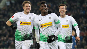 Borussia Mönchengladbach vence e reassume liderança 
