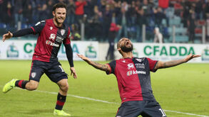 Cagliari opera reviravolta e vence nos descontos na receção à Sampdoria