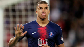 Monaco-PSG disputa-se em janeiro de 2020, após um... PSG-Monaco