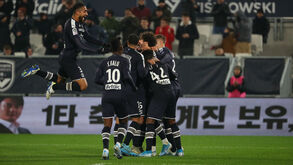 Bordéus goleia na receção ao Nimes e sobe ao terceiro lugar