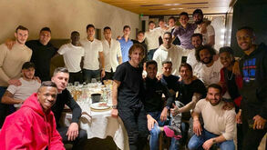 'Amigo secreto' oferece taco de golfe a Gareth Bale no jantar de Natal do Real Madrid