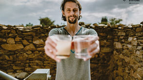 Neven Subotic: O central que anda de metro e ajuda em África