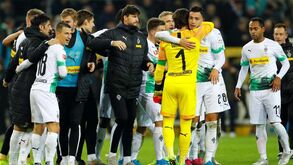Borussia M'Gladbach vence Bayern Munique com penálti nos descontos