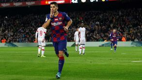 O brutal golo de Suárez que está a dar a volta ao Mundo