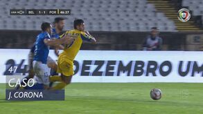 FC Porto ficou a pedir penálti neste lance