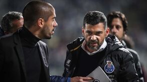 Sérgio Conceição e Pedro Ribeiro foram ‘picados’ para o intervalo