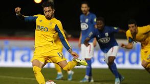 Alex Telles voltou a mostrar frieza dos 11 metros