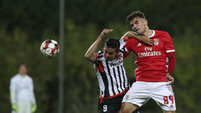 Benfica B-Varzim, 3-3: jogo frenético acaba em empate