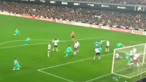 Final louco em Valência: Do cabeceamento de Courtois ao golo salvador de Benzema