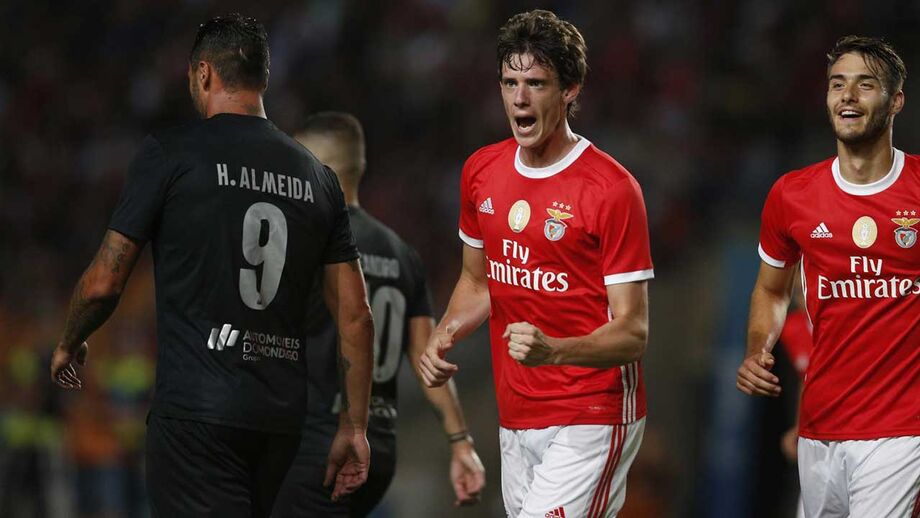 Conti à espera da estreia