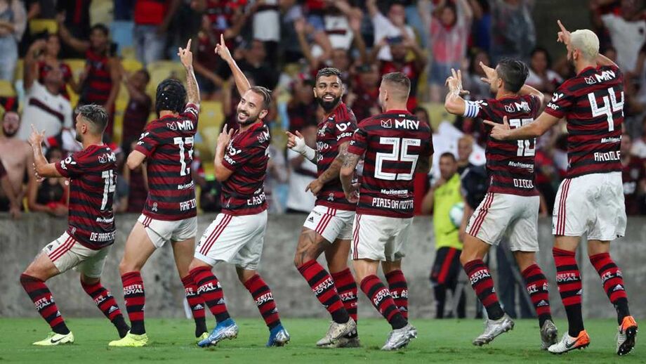 Fla 'cilindra' Avaí e chega aos 90 pontos no Brasileirão