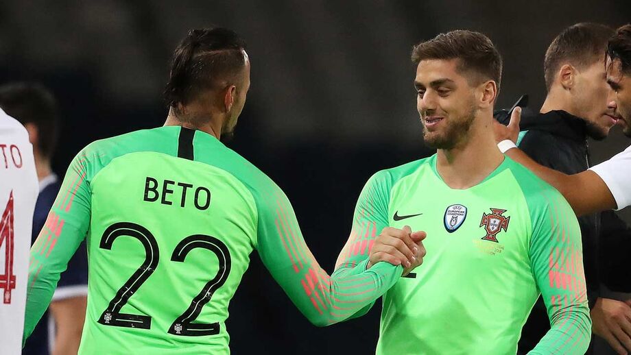 Cláudio Ramos: «Estou no lote do selecionador»