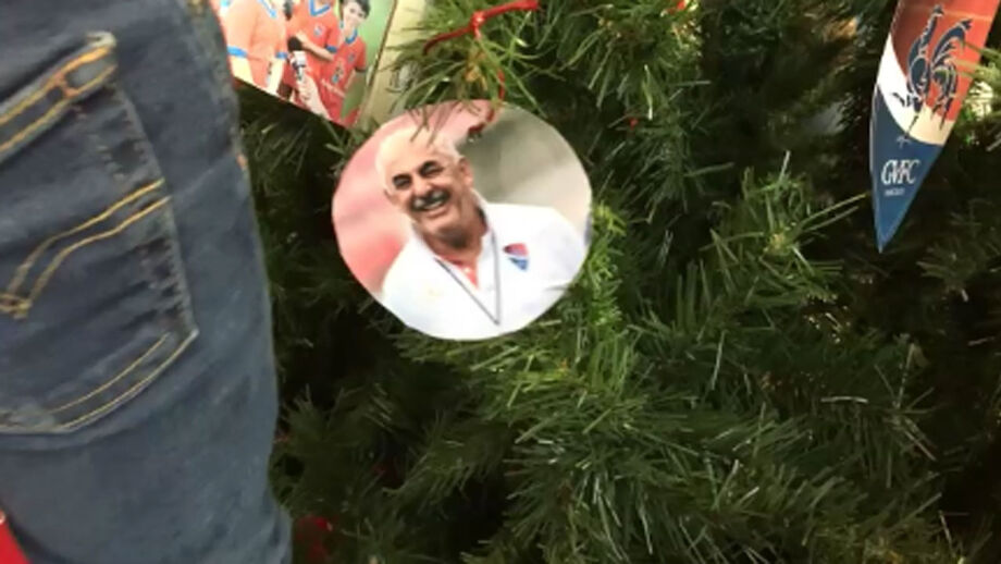 Até Vítor Oliveira faz parte da decoração da árvore de Natal do Gil Vicente