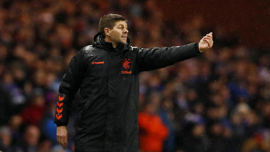 Steven Gerrard renova com o Rangers até 2024