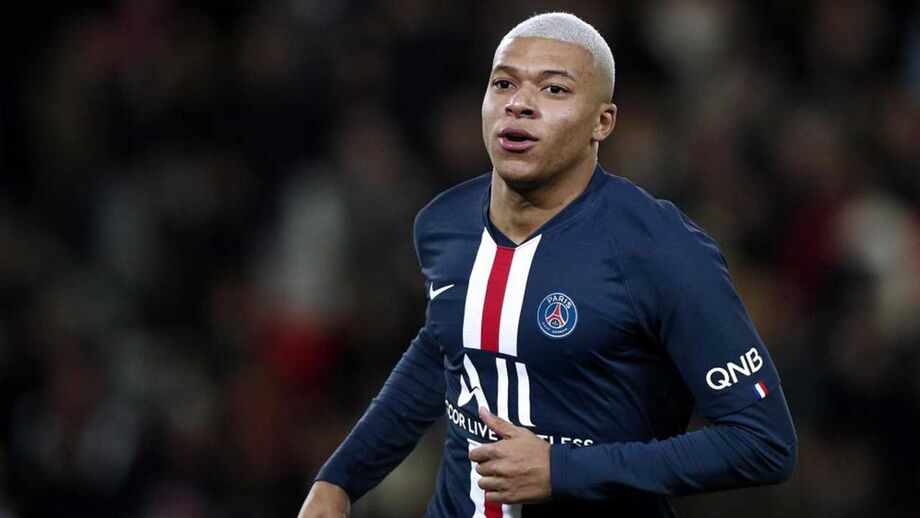 Mercado a mexer: central do Barcelona apontado ao Benfica e PSG prepara salário milionário para Mbappé