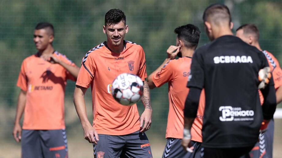 Lucas Cunha para reforçar a defesa