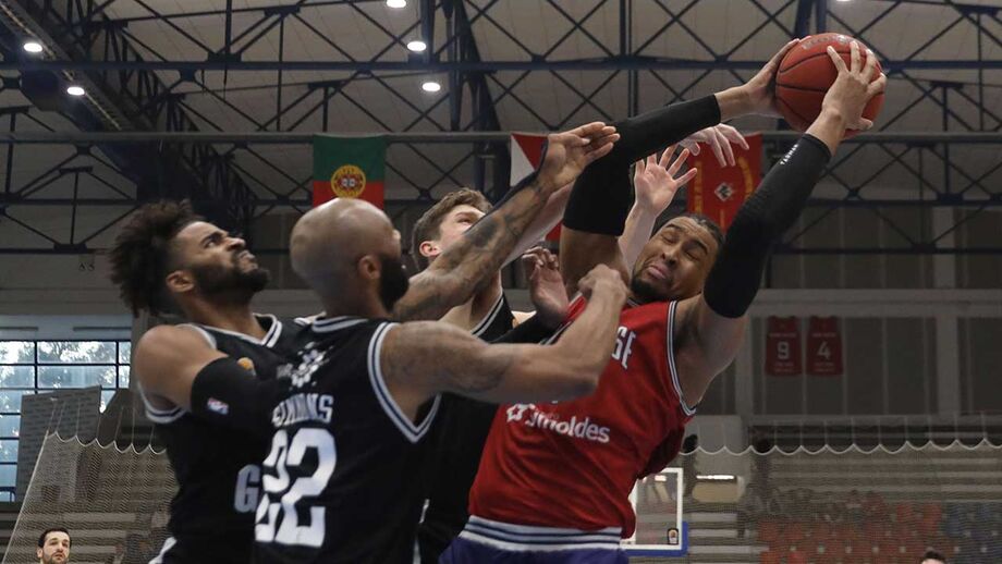 Oliveirense não desiste