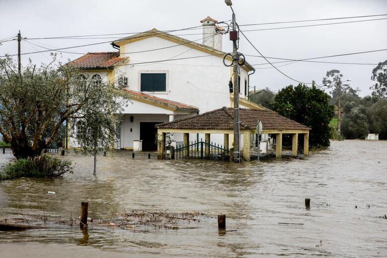 Mau tempo provocou enchente do caudal do Mondego