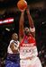 2006 - Kobe Bryant lança ao cesto perante Dwyane Wade no All-Star game