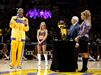 2010 - O momento em que os Lakers receberam o anel de campeões de 2009