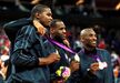 2012 -Kobe Bryant com Kevin Durant e Lebron James festejam exibem o ouro olímpico conquistado em Londres